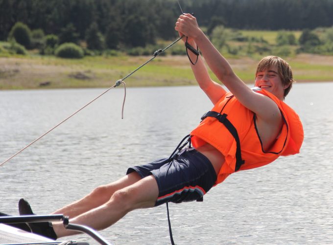 Catamaran op het “Lac de Naussac”